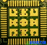 這也是不好的通孔設(shè)計，但部份通孔已經(jīng)用綠漆(mask)蓋上，但仍有部份通孔未塞孔。 